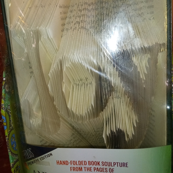 JOY Anne of Green Gables Book Sculpture - Picture 5 of 6